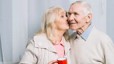 пожилые люди, пожилая пара, отношения, любовь, фото - Новости Zakon.kz от 24.04.2026 21:45