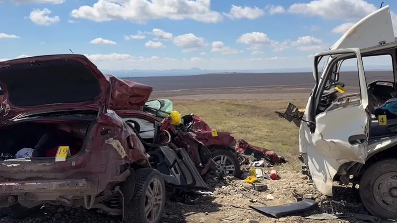 От машины ничего не осталось: два человека погибли в страшном ДТП на востоке страны