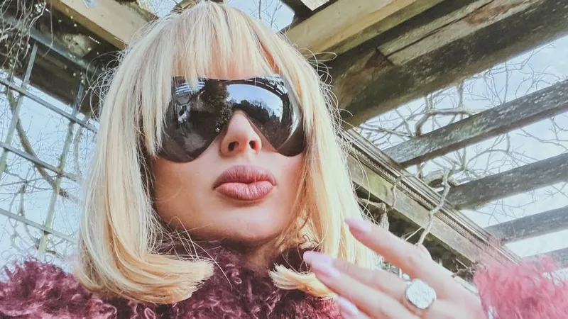 Светлана Лобода откликнулась на приглашение казахстанца в соцсетях и пришла к нему домой