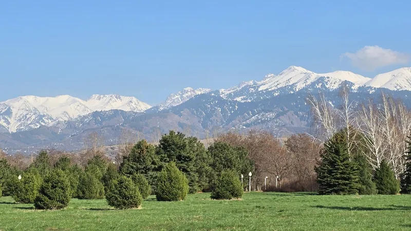 Грозы, град и +32°C: какая погода ждет Алматы до начала мая