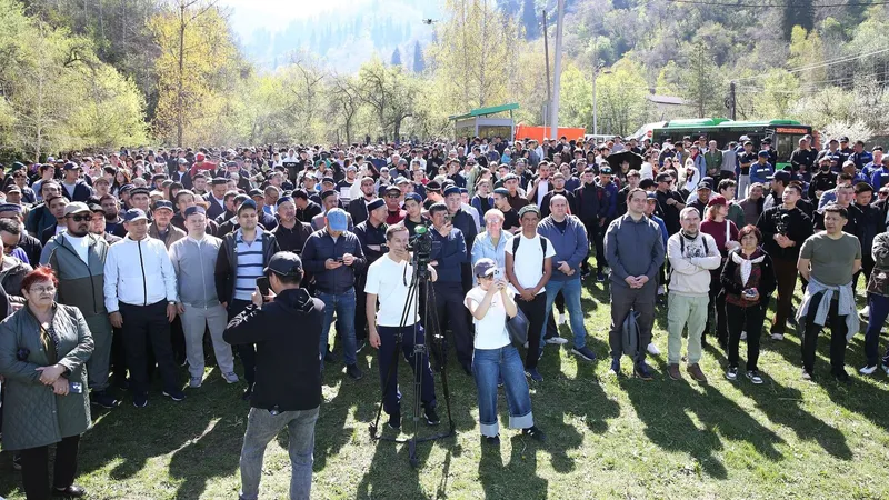 Более 700 человек объединились в Бутаковском ущелье