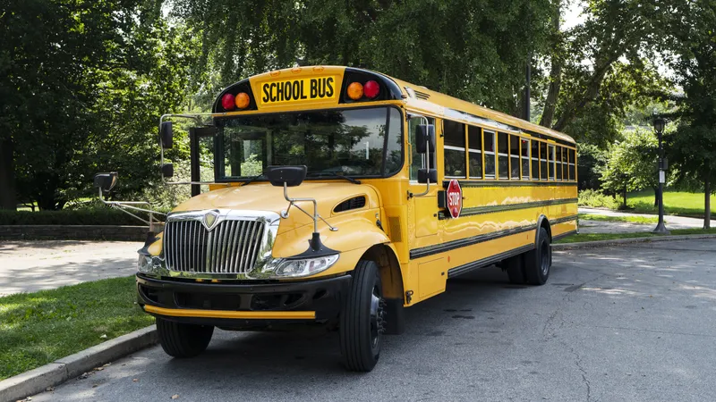 Школьники остановили автобус на ходу после потери сознания водителем