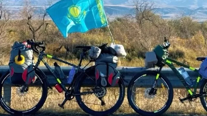 На велосипедах из Алматы до столицы Малайзии доехала семейная пара