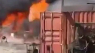 Пожар на СТО в Усть-Каменогорске: из огня вынесли шесть баллонов