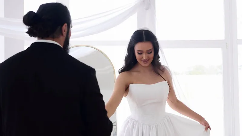 Новые фото со свадьбы опубликовала дочь покойного актера Мурата Бисенбина