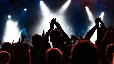 аплодисменты, зрители, фото - Новости Zakon.kz от 27.04.2026 11:21