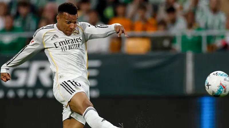 Официально: Мбаппе получил травму и не поможет "Реалу" в ближайших матчах