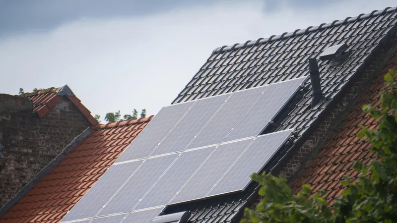 Мужчина установил солнечные панели и его счета за свет упали в разы