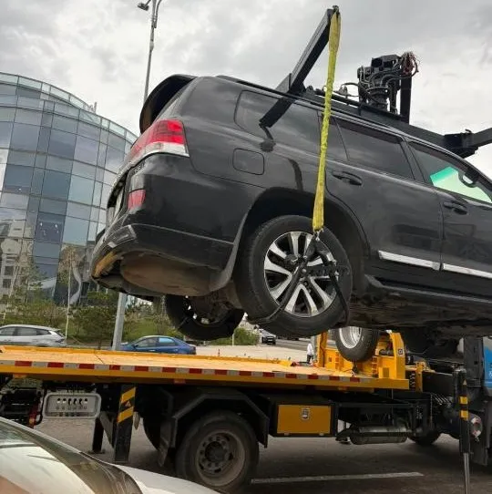 эвакуация машины за неправильную парковку в Астане, фото - Новости Zakon.kz от 28.04.2026 13:51