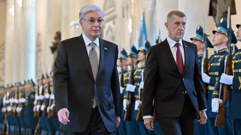 В Акорде Токаев торжественно встретил премьер-министра Чехии