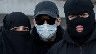 Люди с закрытым лицом , фото - Новости Zakon.kz от 29.04.2026 12:07