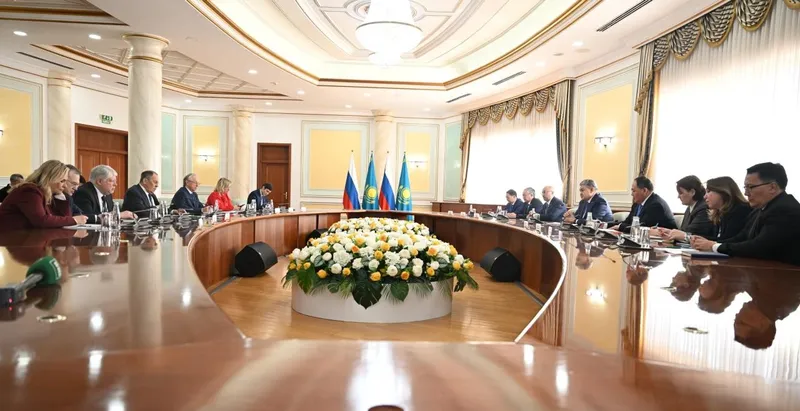 Сергей Лавров, Ермек Кошербаев, фото - Новости Zakon.kz от 30.04.2026 14:45