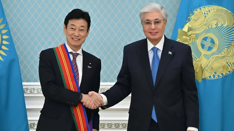 Ясутоши Нишимуру, Касым-Жомарт Токаев, фото - Новости Zakon.kz от 30.04.2026 13:01