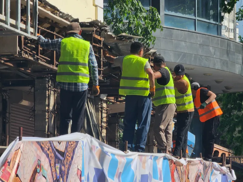 В Алматы приводят в порядок фасады жилых домов, фото - Новости Zakon.kz от 30.04.2026 14:49