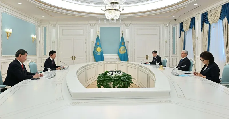 Ясутоши Нишимуру, Касым-Жомарт Токаев, фото - Новости Zakon.kz от 30.04.2026 13:01
