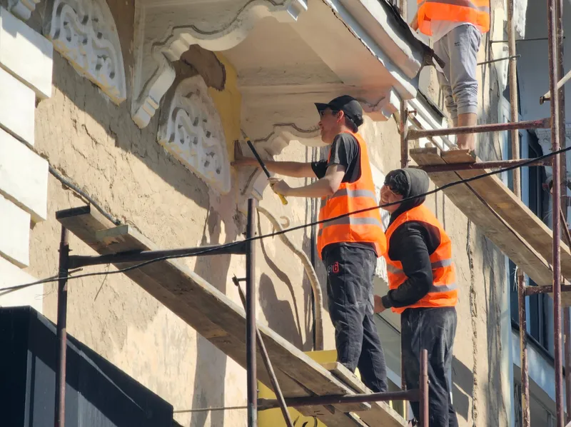 В Алматы приводят в порядок фасады жилых домов, фото - Новости Zakon.kz от 30.04.2026 14:49