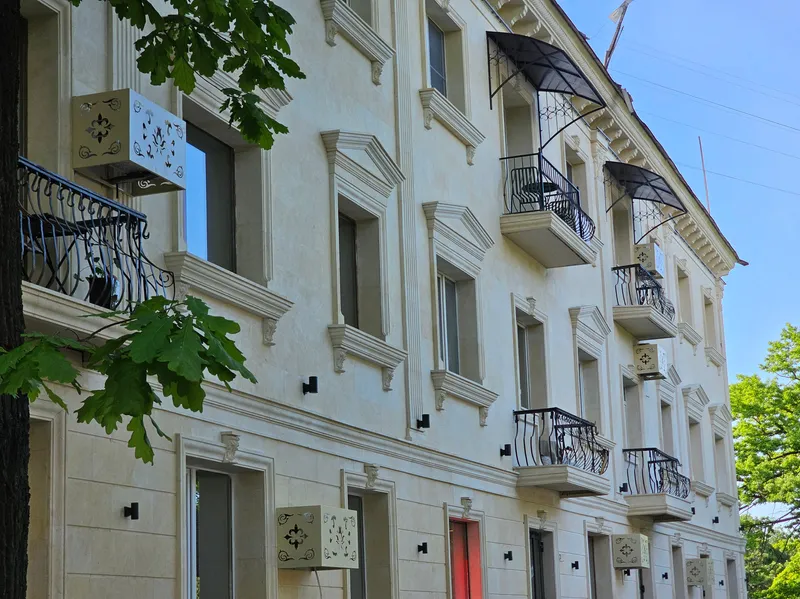 В Алматы приводят в порядок фасады жилых домов, фото - Новости Zakon.kz от 30.04.2026 14:49