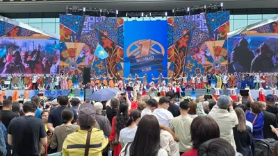 День единства народа Казахстана, Алматы, площадь Абая