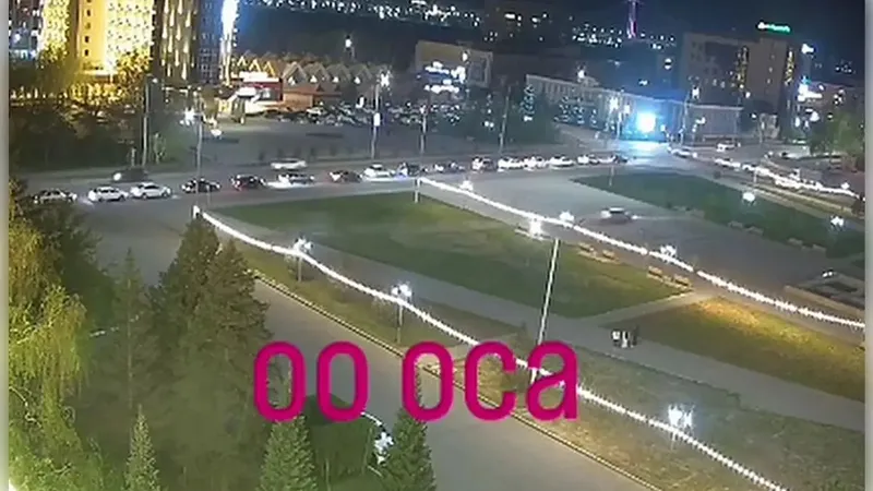 Пьяный водитель въехал в здание библиотеки имени Абая в Семее, фото - Новости Zakon.kz от 03.05.2026 21:14