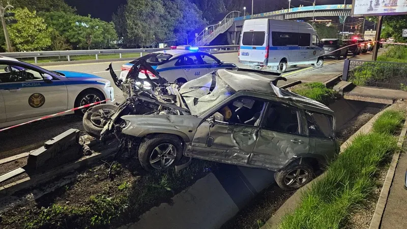 Разорвало автомобиль на части: крупное ДТП произошло на объездной дороге в Алматы, фото - Новости Zakon.kz от 06.05.2026 01:18