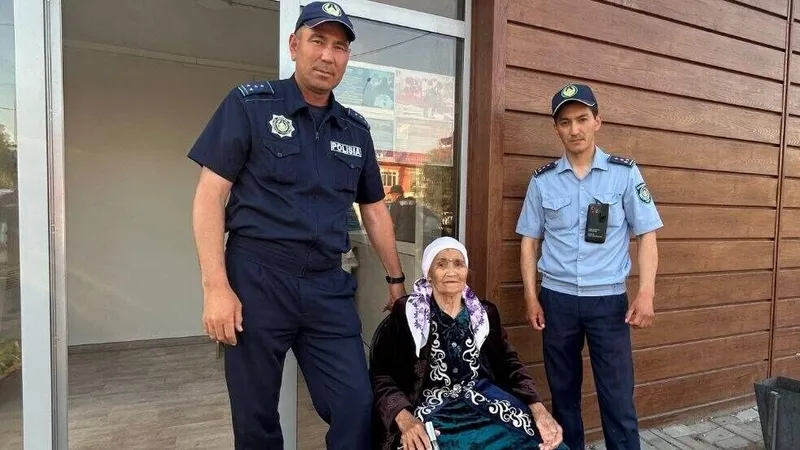 Пенсионерка поблагодарила полицейских за возврат крупной суммы и украшений, фото - Новости Zakon.kz от 08.05.2026 22:01
