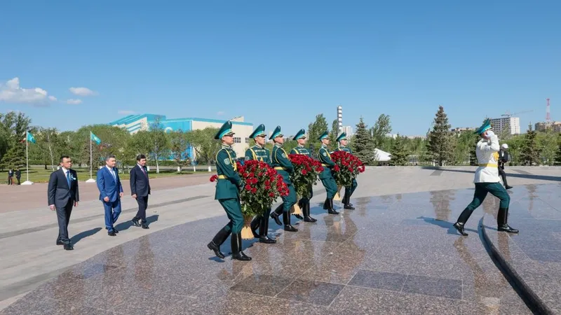 возложение цветов, фото - Новости Zakon.kz от 09.05.2026 10:43