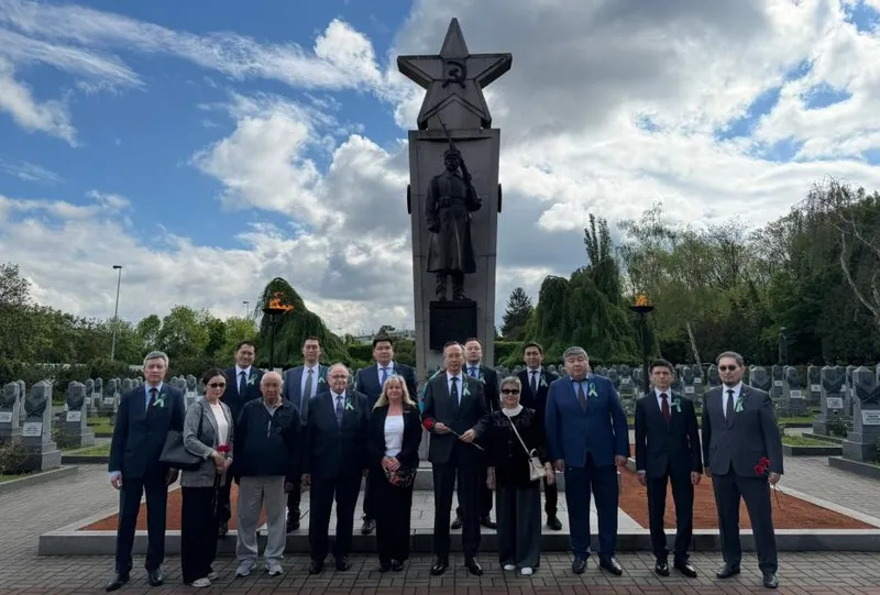 В Праге почтили память казахстанских воинов, павших на Великой Отечественной войне, фото - Новости Zakon.kz от 09.05.2026 15:37