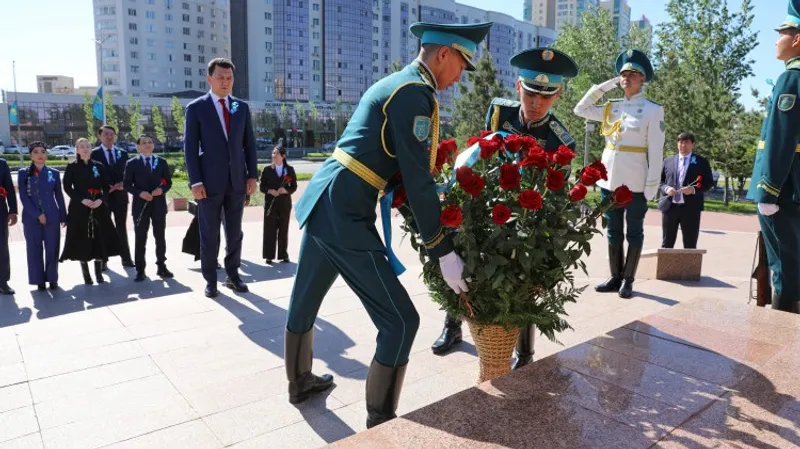возложение цветов, фото - Новости Zakon.kz от 09.05.2026 12:19