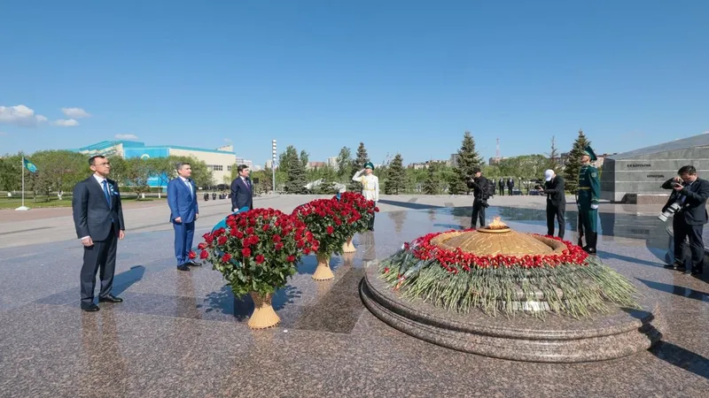 возложение цветов, фото - Новости Zakon.kz от 09.05.2026 10:43