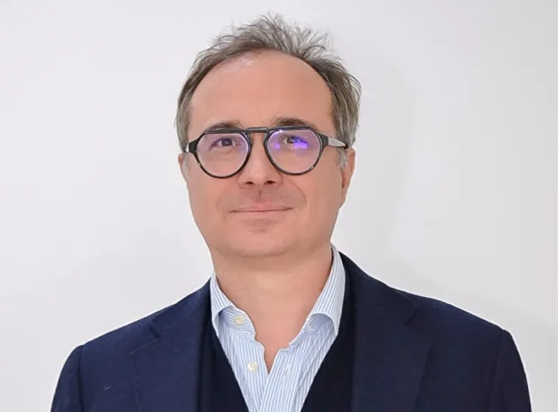 специалист по политическому развитию и институциональным реформам, автором десятков монографий и экспертом, предоставлявшим заключения разработчикам конституций в десятках стран мира, заместителем редактора журнала Politics and Policy, деканом NU Graduate School of Public Policy, фото - Новости Zakon.kz от 17.05.2026 12:40