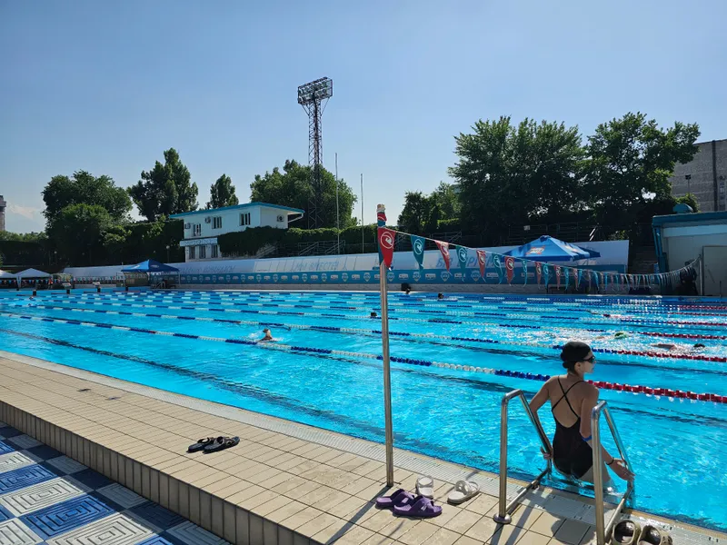 Бассейны открыли к летнему сезону в алматинском спортклубе Rakhat Fitness, фото - Новости Zakon.kz от 18.05.2026 16:41