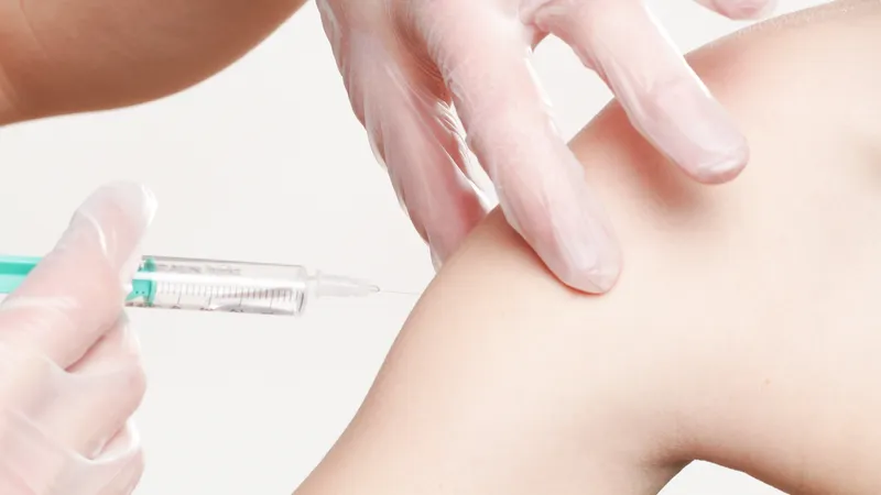 Вакцинация, укол