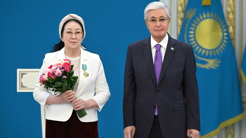 Токаев, артист, награждение