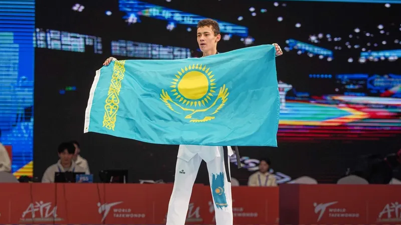 Казахстанец поднялся на пьедестал чемпионата Азии по таеквондо, фото - Новости Zakon.kz от 23.05.2026 18:04