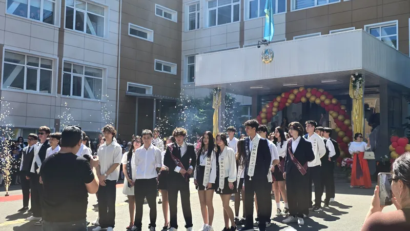 школьный выпускной, фото - Новости Zakon.kz от 25.05.2026 17:22