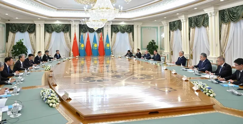 Чжао Лэцзи, Касым-Жомарт Токаев, фото - Новости Zakon.kz от 26.05.2026 18:12