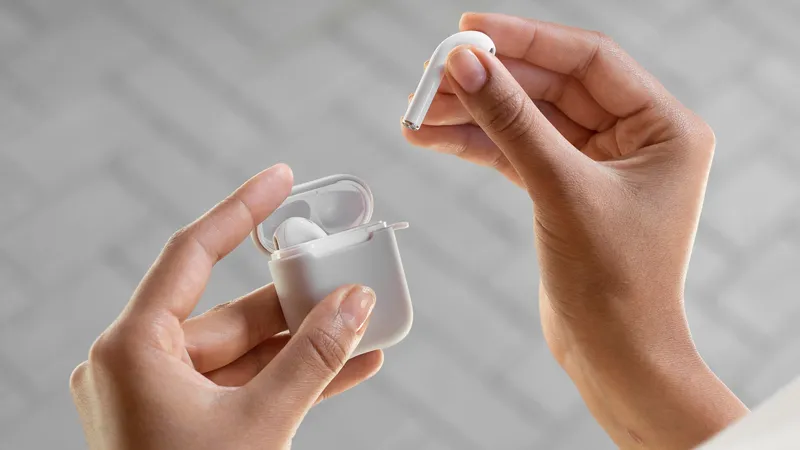 Женщина случайно проглотила наушник AirPod вместо таблетки, фото - Новости Zakon.kz от 27.05.2026 17:12