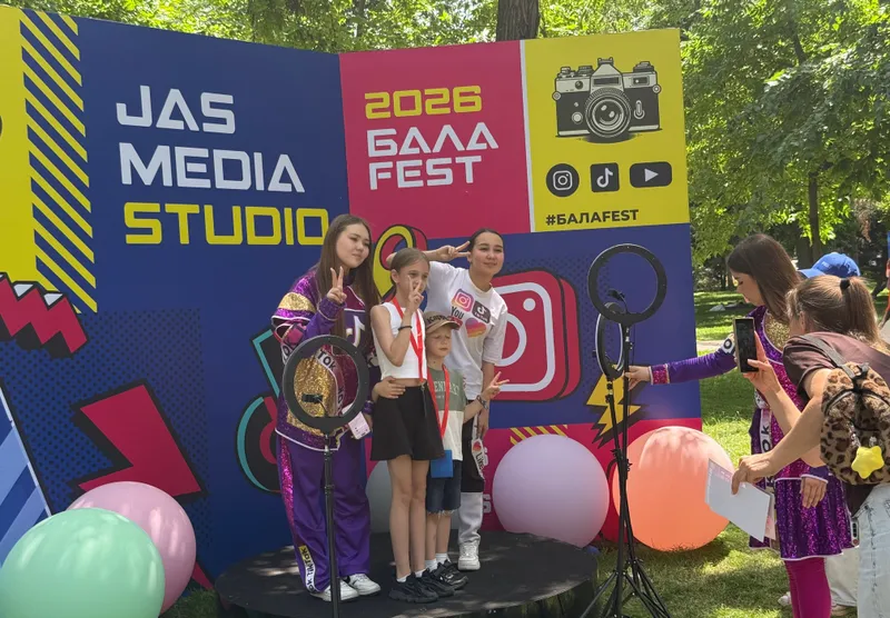 Фотозона для контента в социальные сети, фото - Новости Zakon.kz от 01.06.2026 15:02