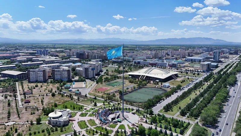 Флаги на 35 новых флагштоках