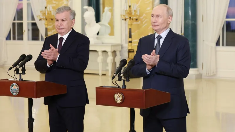 президент Узбекистана Шавкат Мирзиёев, президент России Владимир Путин