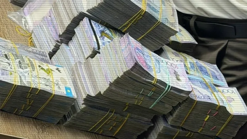 изъятые у организаторов Кыздарнет деньги, фото - Новости Zakon.kz от 15.06.2026 18:10