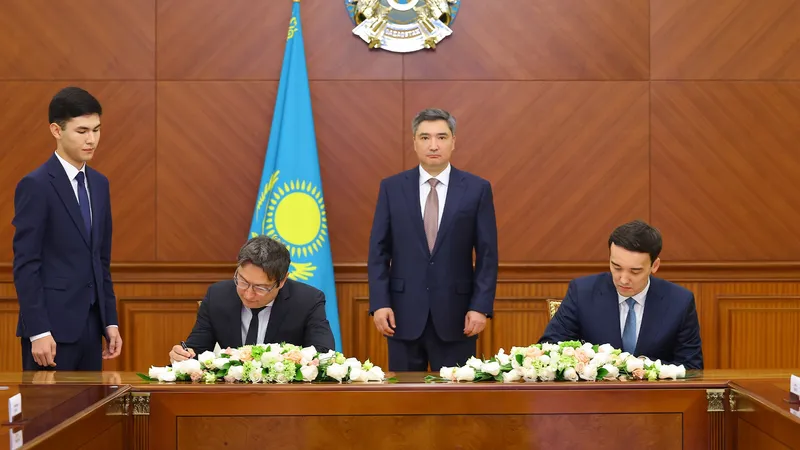 премьер-министр РК Олжас Бектенов, подписание документов, фото - Новости Zakon.kz от 15.06.2026 14:31