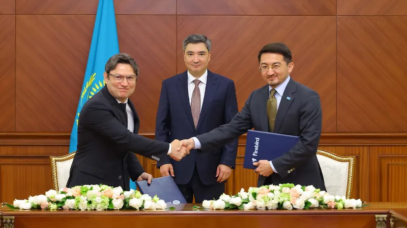 премьер-министр РК Олжас Бектенов, подписание документов, фото - Новости Zakon.kz от 15.06.2026 14:31