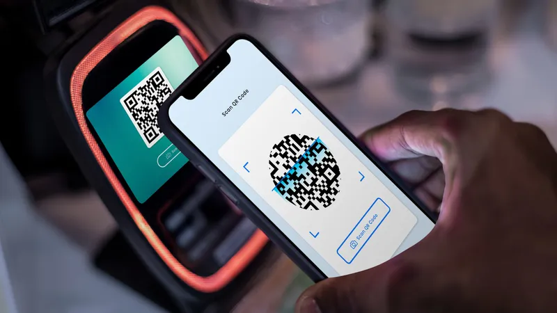 QR-код и терминал, фото - Новости Zakon.kz от 18.06.2026 14:18