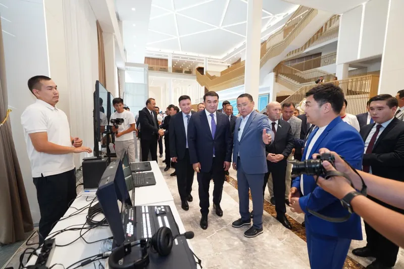 Вручение квартир журналистам в Туркестанской области, фото - Новости Zakon.kz от 26.06.2026 20:36