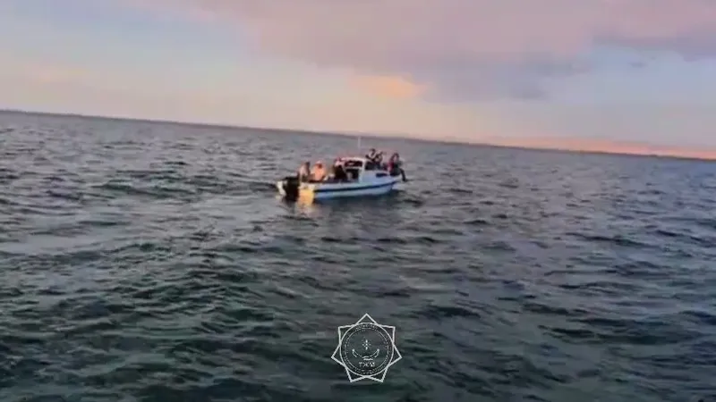 Поломка катера на Алаколе едва не обернулась бедой, фото - Новости Zakon.kz от 27.06.2026 23:06