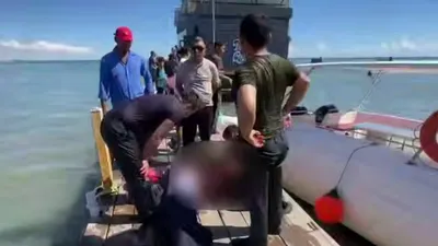 В Актау женщина упала в море при посадке на катер