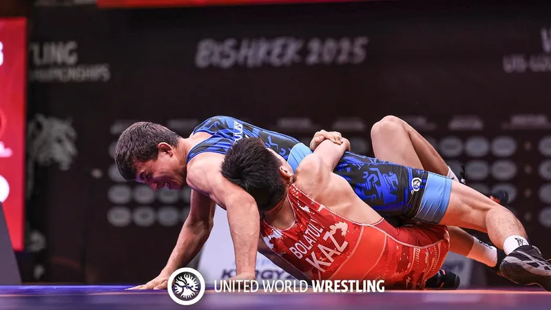 Казахстанские борцы взяли три медали на чемпионате Азии U20 в Таиланде