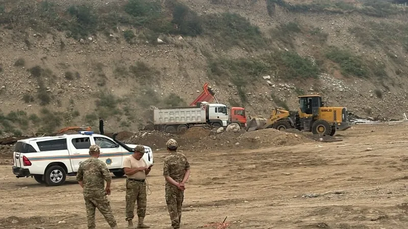 обвал грунта в Алматинской области, фото - Новости Zakon.kz от 02.07.2026 12:28
