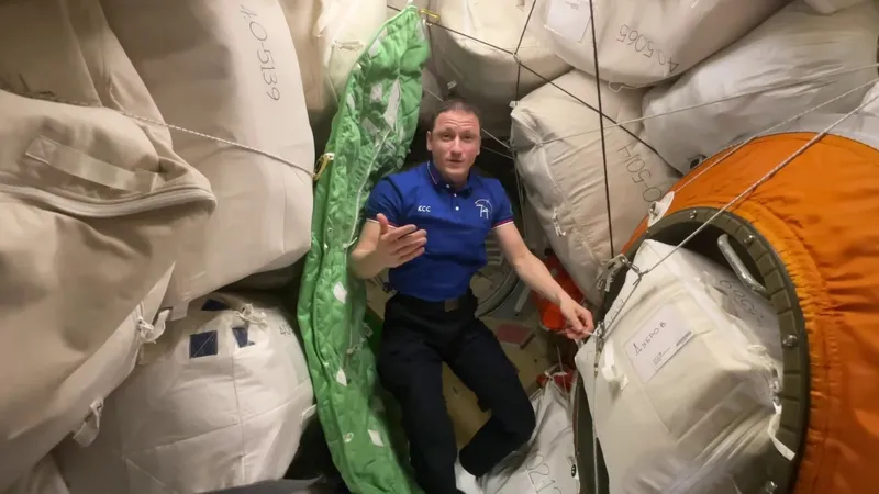 Первые кадры перед встречей экипажа МКС-75 появились из космоса, фото - Новости Zakon.kz от 14.07.2026 22:01